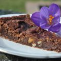 Kladdkaka med kanderade nötter och kolasås