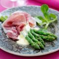 Sparris med parmaskinka och citronsås