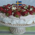 Sommartårta med rabarber & jordgubbar
