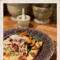 KYCKLINGGRYTA MED VITT VIN, SOLTORKADE TOMATER[...]