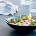 Sallad med räkor och pepparrotsdressing