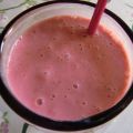 Fräscht fruktig frukostsmoothie med banan,[...]