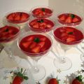 Vaniljpannacotta med jordgubbstäcke