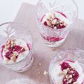 Trevlig Valborg med hallon och yoghurtdessert