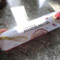 Mandel- och chokladtårta med fudgeglasyr