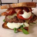 Grillad cheese- och baconburgare med[...]