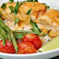 Kokoslax i röd het currysås med haricot verts[...]
