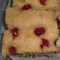 Blondies med vit choklad och hallon