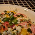 Polkabetscarpaccio med basilikaolja och fetaost