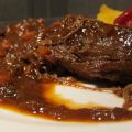 Flankstek i ragu med plommon och stekt polenta