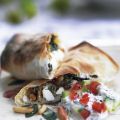 Spenat- och fetafyllda filodegspaket med raita