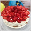Snabba midsommartårtan med jordgubbar, maräng[...]