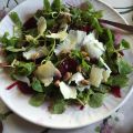 Fräsch och nyttig sallad med rödbetor,[...]