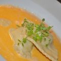 Räkfylld ravioli i hummersoppa...