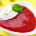 Jordgubbssoppa med vaniljgrädde