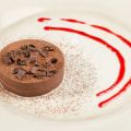 Kakaopudrad chokladcylinder med hallonglaze