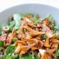 Sallad med smörstekta kantareller