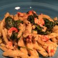 Dillslungad pasta med kräftstjärtar