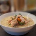 Lyxig fisksoppa med vin och räkor en vanlig[...]