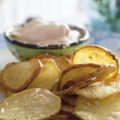 Spröda chips med vitlöksdipp