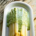 Sparris med örtsås