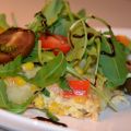 Vegetarisk omelett med ruccolatopping