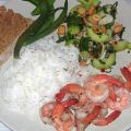 Kryddsaltade räkor och asiatisk gurksallad