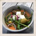 FÄRSK TOMATSOPPA TOPPAD MED RUCCOLA, OLIVER,[...]