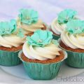 Cupcakes med mintgröna blommor