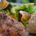 Marinerade kycklinglår och fruktig sallad
