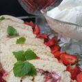 Sommarrulltårta med färskostkräm och jordgubbar