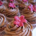 Minicupcakes med röda blommor