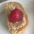 Glutenfri rulltårta med rabarber-/krusbärscurd