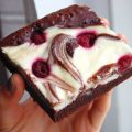 Marmorerade hallonbrownies med färskost