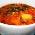 Tomatsoppa med grönsaker och linser