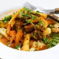 Oxgryta med nudlar