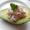 Vegetarisk förrätt med avokado