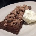 Nyttig chokladkaka med vispgrädde