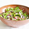 Auberginesallad med rädisor, rödlök och bönor