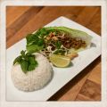 VEGETARISK THAILÄNDSK LARB I SALLADSBLAD[...]