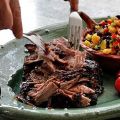Fem timmars jerk-karré med mango-black bean[...]