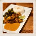 CHICKEN SATAY MED JORDNÖTSSÅS & BRYSSELKÅL MED[...]