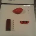 Dessert med choklad och jordgubb.