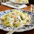 Pasta med laxsås och räkor