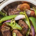 Indisk kryddstekt lax med grön chili och raita