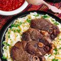 Skivad lammstek med tomatsås