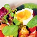 Bondsallad med ostcrumble
