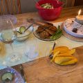 Fishcakes i salladsblad med mango och[...]