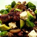 Lamm och linser med avocado och fetaost