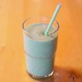 Grön smoothie med spenat och avokado